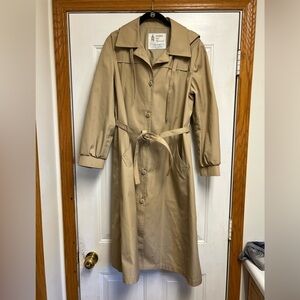 Vintage London Fog Maincoats Trench/Raincoat with hood and pockets Tan size 14P